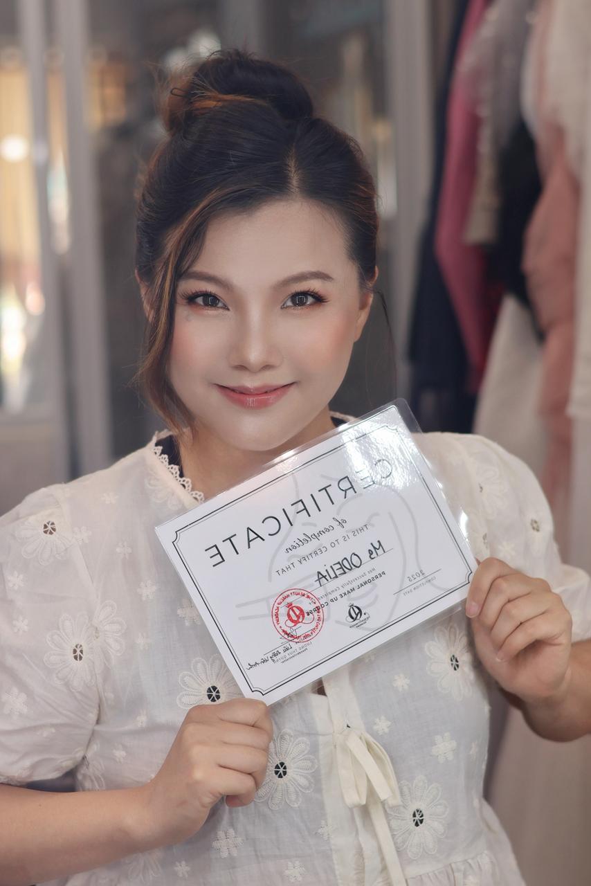 Học viên thực hành Makeup